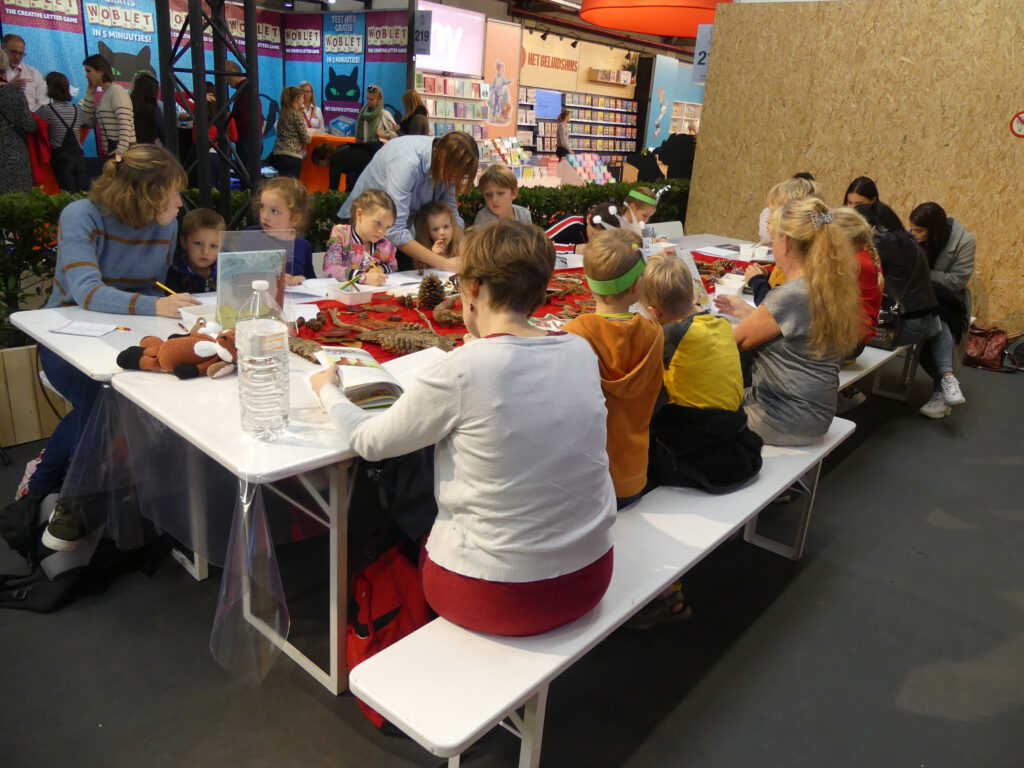 Signeersessie bij de boekpresentatie van ons eerste boek